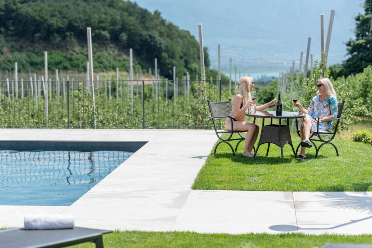 Mareithof Appartements Seeblick Caldaro Bagian luar foto